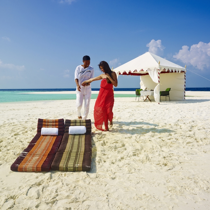 ROMANTIC SANDBANK LUNCH